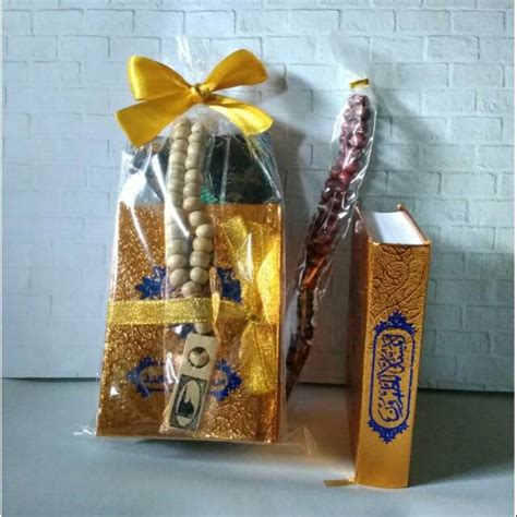 Jual al quran azalia agenda merah tasbih merah dan al ma tsurat. Parcel Souvenir Sajadah Tasbih Al Quran saku paket oleh ...