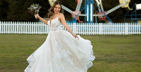 Shop formal dresses, gowns, maxi dresses & midi dresses online at beginning boutique. Essense of Australia - White Gold Bridal - Wedding Dresses