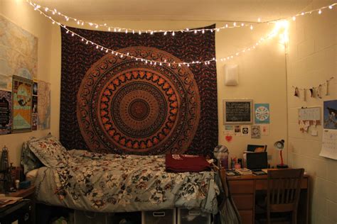 The small size also makes dorm rooms uninviting and the ambient light also adds dimension, personality, and sets a mood in your dorm room. Dorm Room Decorating Idea | Royal Furnish