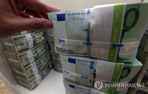 중국으로서도 유로화 국채를 발행하면 얻는 이득이 많다. 유로화 환율 하락에 유럽여행 수요 '꿈틀' | 연합뉴스