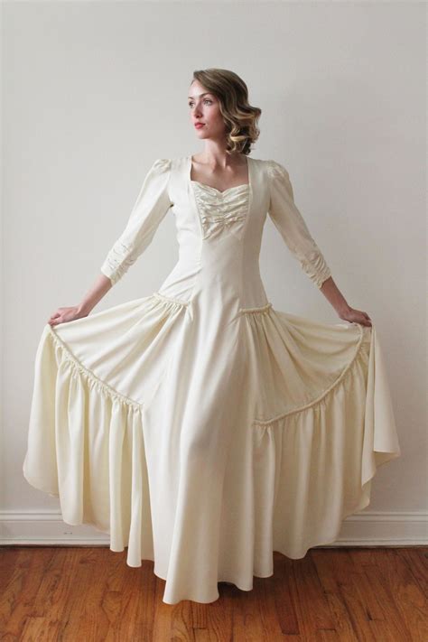Https://techalive.net/wedding/1940s Simple Wedding Dress