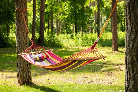 Everything You Need To Know About How To Hang A Hammock Outdoors Hammock Universe Canada