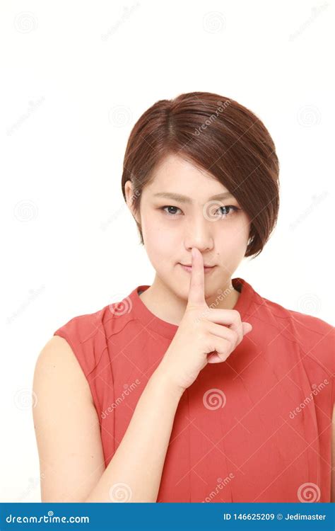 Jeune Femme Japonaise Avec Des Gestes De Silence Image Stock Image Du