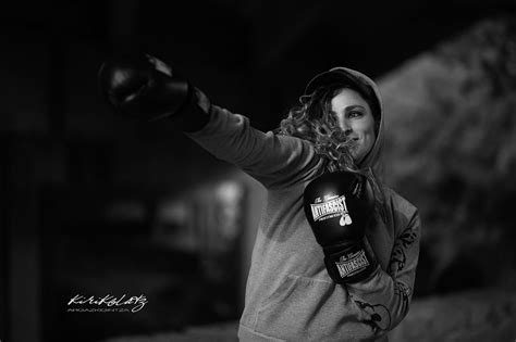 Fotobook Boxing Girl En Exteriores Miren Kirikolatz Argazkigintza