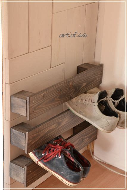 Dieses schuhregal verfügt über 10 übereinander gestapelte ablagen, von denen jede einzelne ca. Schuhregal aus Palettenbretter - Shoe rack from pallets | Schuhaufbewarung, Diy paletten, Möbel ...