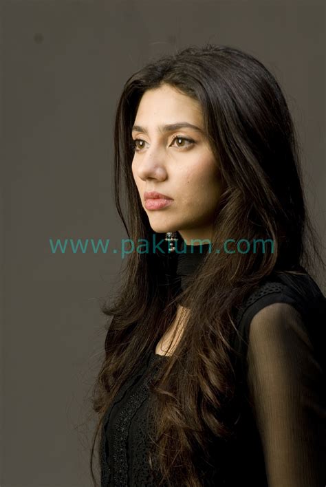This friday at 9pm mahira khan will be live on my insta (hassanhsy) and you don't want to miss it! Humsafar Drama Serial on HUM TV - Synopsis and Pictures ...