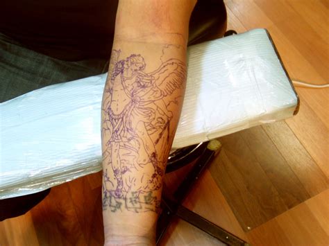 The group is composed of different members in each part, but generally consists of a jojo, their sidekick, and various other allies all following the same or a similar plan of action (i.e defeating dio or protecting morioh). UBMASSIVE: LUCKY 7 Tattoos