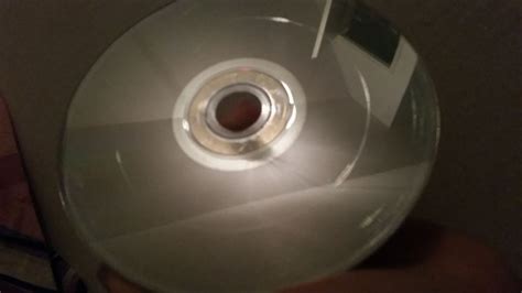 Reibe die cd vorsichtig mit zahnpasta ein und entferne diese nach etwa fünf. Wie kann ich einen CD-Kratzer entfernen? (GTA V)