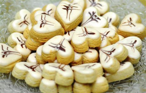 Juga disediakan bahan dan resepi. Cerita Lulu Lilo: Raya Mood ! - Kuih Raya