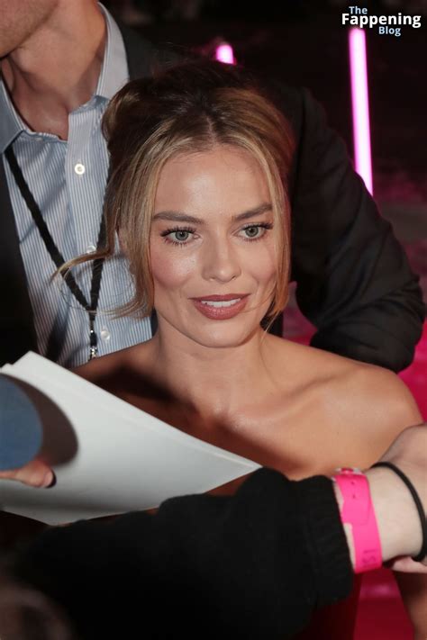 Margot Robbie Sexy Pics What S Fappened