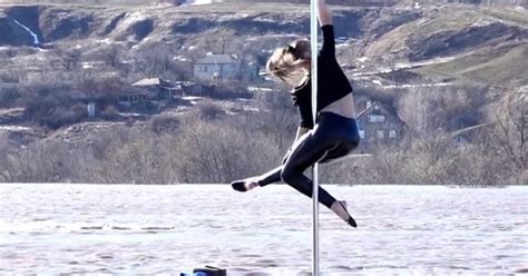 ΑΕΤΟΣ Grevena Γρεβενά Η Ρωσίδα που κάνει πλωτό pole dancing
