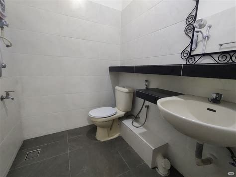 Hassle Free Move in UPTOWN - Room For Rent in