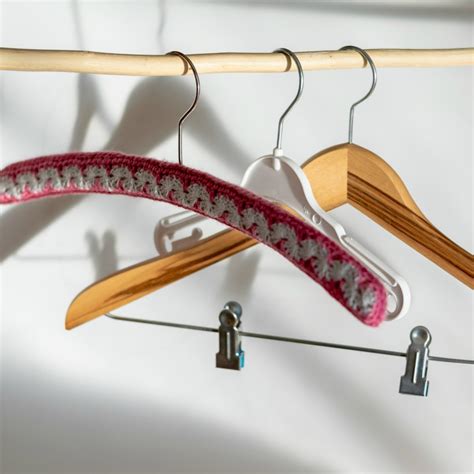 Making Yarn Covered Hangers Thriftyfun