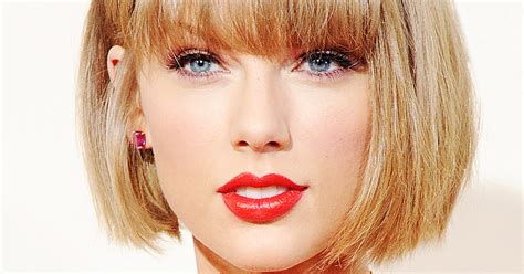 Taylor Swift Dark Lipstick