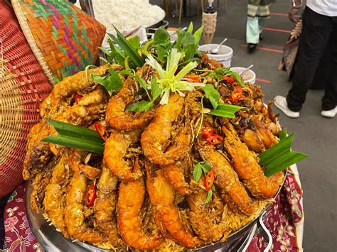 With his latest show a global hit, the flamboyant star we had indian food from the gujarati merchants; From Rojak Betik Terengganu to Udang Galah Rendang Perak ...