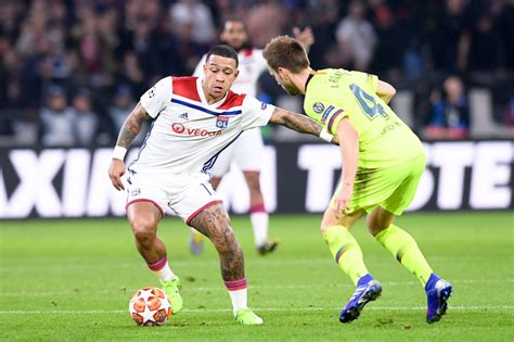 Memphis depay struggled at manchester united but he has found form since signing for lyon and memphis depay has been dropped by louis van gaal from manchester united's squad for the fa. Lyon-speler Memphis Depay krijgt tijdens Champions League ...