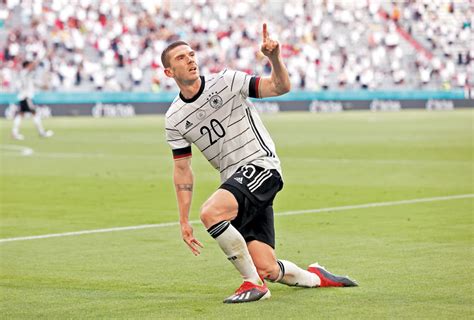 欧罗巴洲足球锦标赛（uefa european championship）（即：欧洲杯）是一项由欧洲足协成员国间参加的最高级别国家级足球赛事，于1960年举行第一届，其后每四年举行一届。赛事创办时名称为 european nations cup，其后于1968年改名为. 【2020歐洲國家盃】德足拍翼翻身 高辛斯顯身價 - 體育 - 香港文匯網