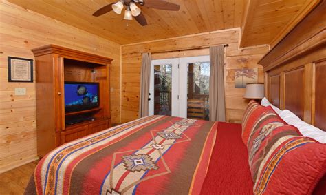 Sierra springs offers an intimate setting that's as beautiful as it is private, where you can enjoy mama's famous spaghetti or a stack of flapjacks fresh from the stove. Pigeon Forge Cabins - Copper River