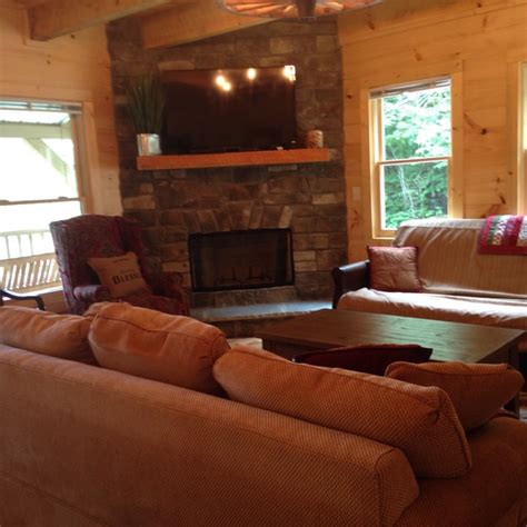 Pioneer cabins and guest farm 288 boat gunnel rd, townsend tn, 37882 reservation phone: Wrangler's Den Cabin Living Room | Pioneer Cabins and ...