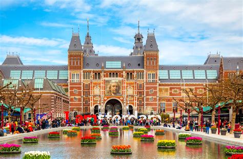 Das van gogh museum beherbergt die weltweit größte ausstellung von gemälden und schriftwerken des. Sehenswürdigkeiten Amsterdam