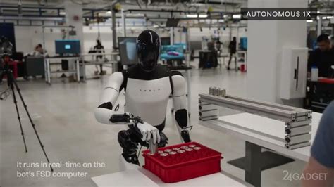 Tesla mostró cómo los robots Optimus con la ayuda de personas colocan