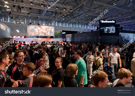 Cologne August 18 Huge Crowds Of Gamers Gathering At Activision