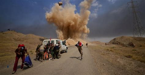 Thousands Of Iraqis Flee Isis To Kurdish Territory Amid Military Offensive The New York Times