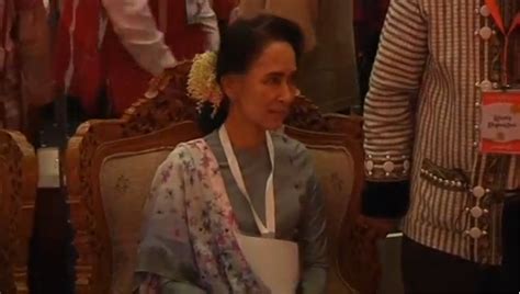 Myanmars Suu Kyi Ethnic Armed Groups Gather For Peace Talks