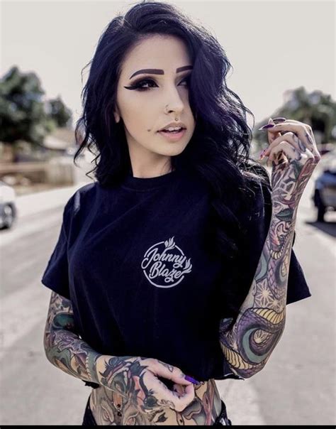 Revealing The Attractive Tattoo Designs Of Swimsuit Beauty Angela Mazzanti Close Up Of The
