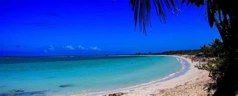 It lies 145 km (90 miles) south of key west, florida, between the cayman islands and the bahamas, to the west of haiti, east of mexico and northwest of jamaica. Our Girl in Havana: Cuba's Best Beaches | insightCuba