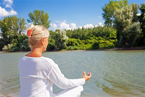 3 Powerful and Proven Benefits of Meditation - Heal your Hunger