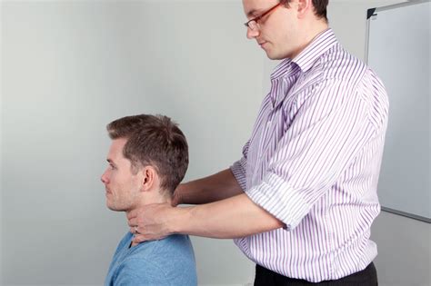 Thyroid Examination — Medistudents