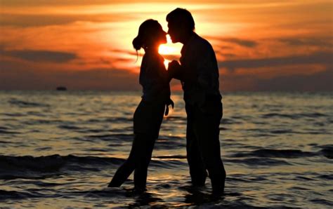Sunset Love Romantic Couple Wallpapers