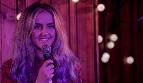 Dundalk Comedian Lisa Casey Hits Out At Online Trolls Louth Live