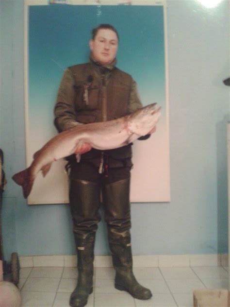 Mladica je ulovljena na sundjerastog pesa na reci drini , nakon slikanja vracena nazad u vodu. Avram Lures - Ribolovni vodiči - Gde na pecanje?