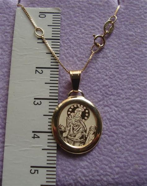 La storia inizia a marzo a napoli quando la figlia del commendatore agrelli, fortunatina, ebbe l'apparizione della madonna. Collana veneziana con Madonna di Pompei in oro giallo 18 Kt 750 (6120) | Gioiellivarlotta.com