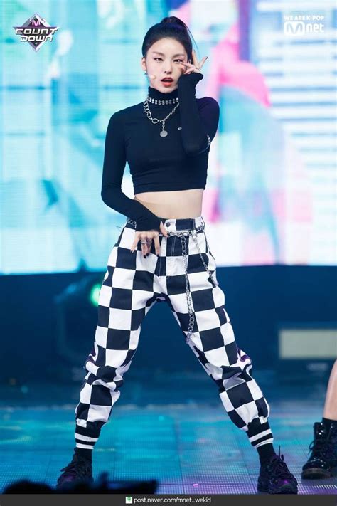 february 21 2019 itzy yeji dalla dalla at m countdown kpop outfits stage outfits kpop