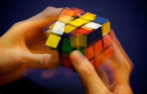Rubiks Cube Une Intelligence Artificielle Parvient à Résoudre Le
