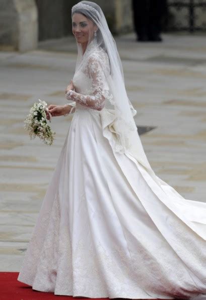 Today we take a closer look at the second wedding gown created for kate middleton, now formally referred to as the duchess of cambridge. Kate Middleton wedding dress is Sarah Burton for Alexander ...