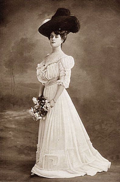 Edwardian Fashion Models 1900′s Fashion Edwardian Summer Gowns 1905