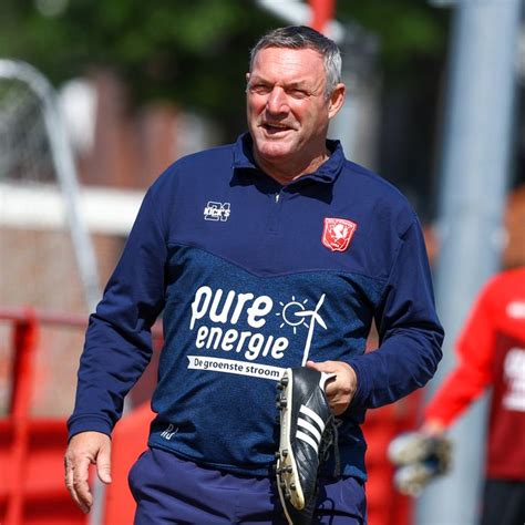 Een duel dat om 16.45 uur begint. Meme maakt nieuwe FC Twente-coach populair bij jeugd: 'Ik ...