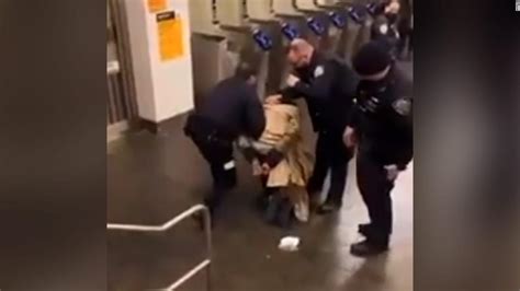 Nypd Officer Shown Choking Suspect In New Shocking Video Daily Mail My Xxx Hot Girl