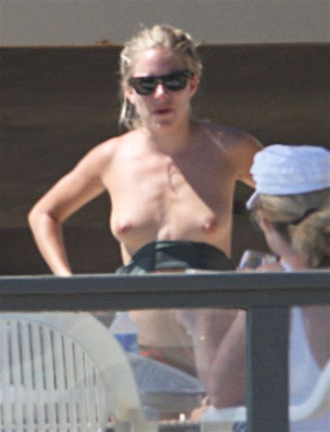 Sienna Miller Desnuda En Beach Babes