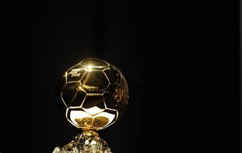 Follow all the latest news about #ballondor, the #kopatrophy and the #yachinetrophy ⚽️ www.francefootball.fr. Ronaldo-Messi War Continues As FIFA Unveils 2015 Ballon d ...