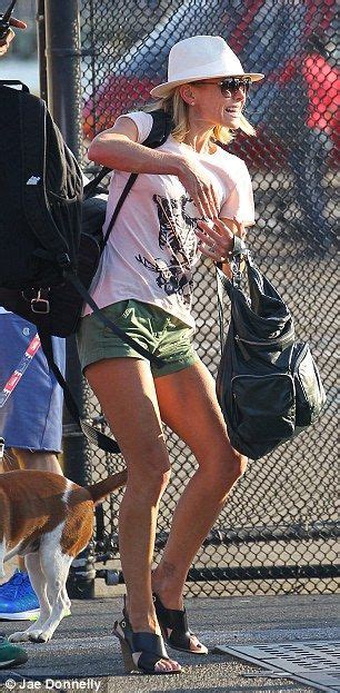 Kelly Ripa Shows Off Her Toned Legs In Shorts As She Returns To Nyc Fashion Kelly Ripa Kelly