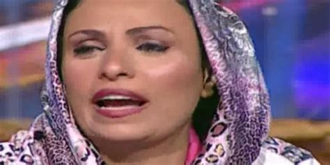 بالفيديو : زوجة توفيق عكاشة تبكى على الهواء وتكشف الحقيقة ...