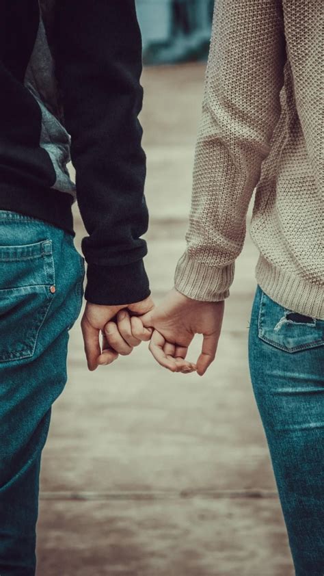 Lovers Holding Hands Wallpapers