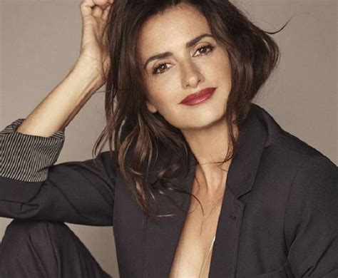 penelope cruz on the pressure to bounce back after giving birth emma s diary