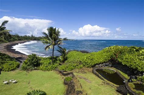 Located on the shore of hana bay, the village was for many years an isolated enclave of ancient hawaiian culture. Deluxe Hana vacation rentals | Ka'ahumanu | Hana Kai Maui (Hawaii)