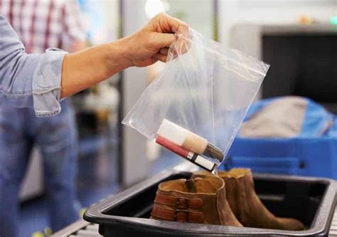 Bolehkah awak pesawat mengambil makanan yang tersisa di akhir penerbangan? Inilah Barang-Barang yang Tidak Boleh Dibawa ke Pesawat!